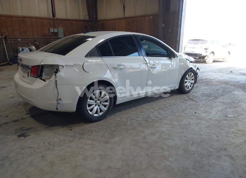 Photo 4 of 2011 Chevrolet Cruze LS (VIN 1G1PC5SH8B7113848)