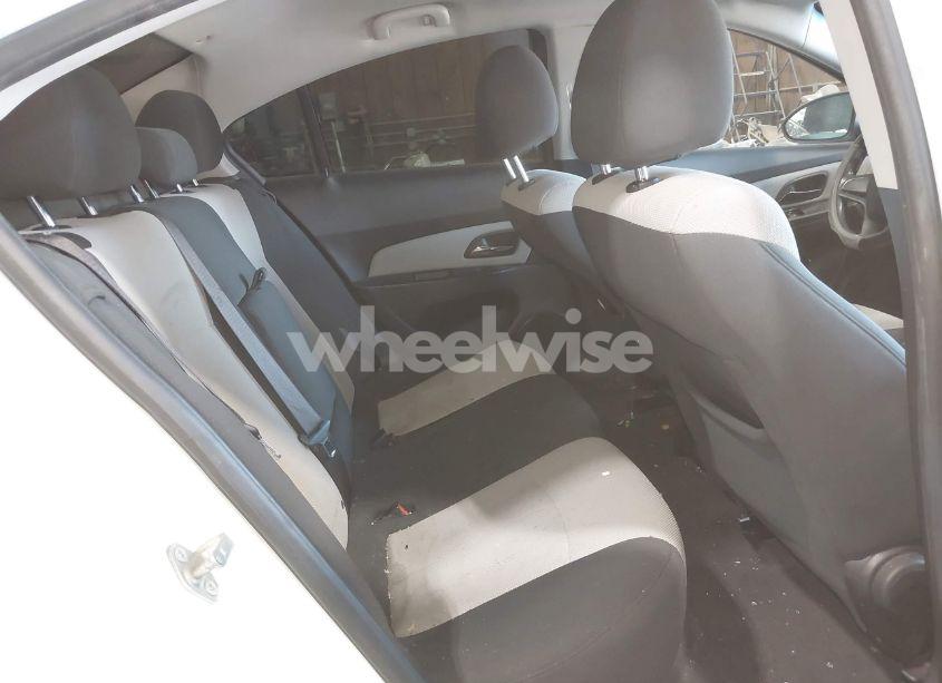 Photo 8 of 2011 Chevrolet Cruze LS (VIN 1G1PC5SH8B7113848)