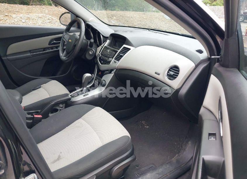 Photo 5 of 2011 Chevrolet Cruze LS (VIN 1G1PC5SH8B7129998)