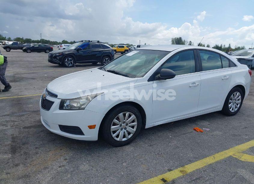 Photo 2 of 2011 Chevrolet Cruze LS (VIN 1G1PC5SH8B7222360)