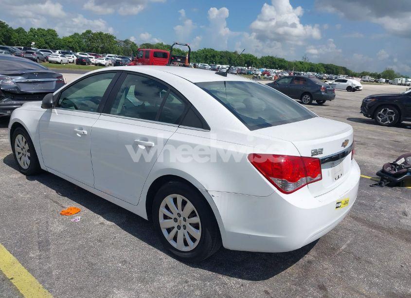 Photo 3 of 2011 Chevrolet Cruze LS (VIN 1G1PC5SH8B7222360)