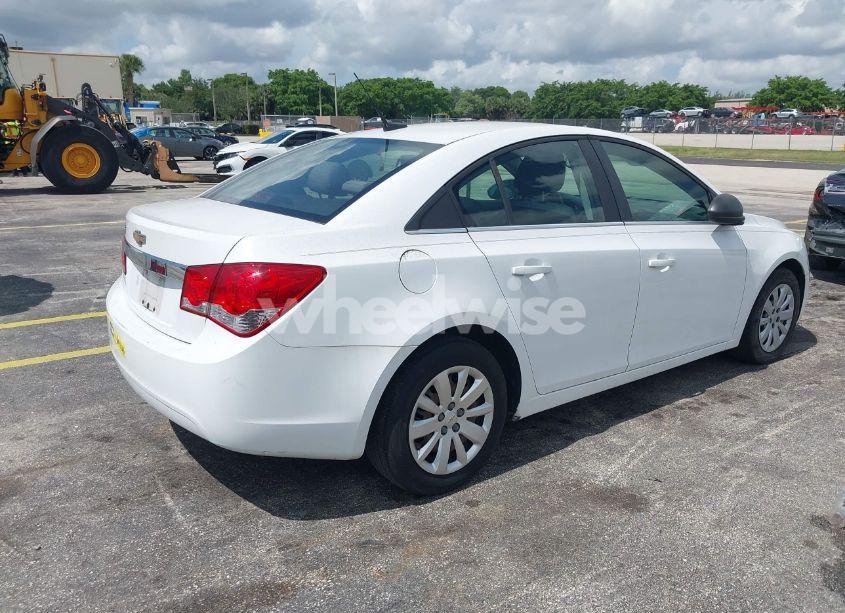 Photo 4 of 2011 Chevrolet Cruze LS (VIN 1G1PC5SH8B7222360)