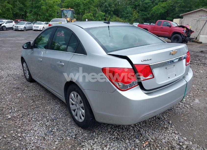 Photo 3 of 2011 Chevrolet Cruze LS (VIN 1G1PC5SH8B7294904)