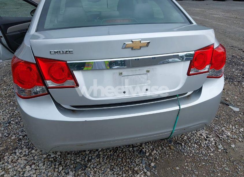 Photo 6 of 2011 Chevrolet Cruze LS (VIN 1G1PC5SH8B7294904)