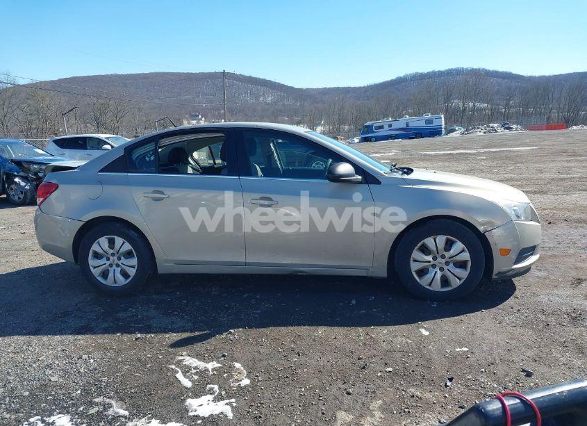 Photo 13 of 2012 Chevrolet Cruze LS (VIN 1G1PC5SH8C7274332)