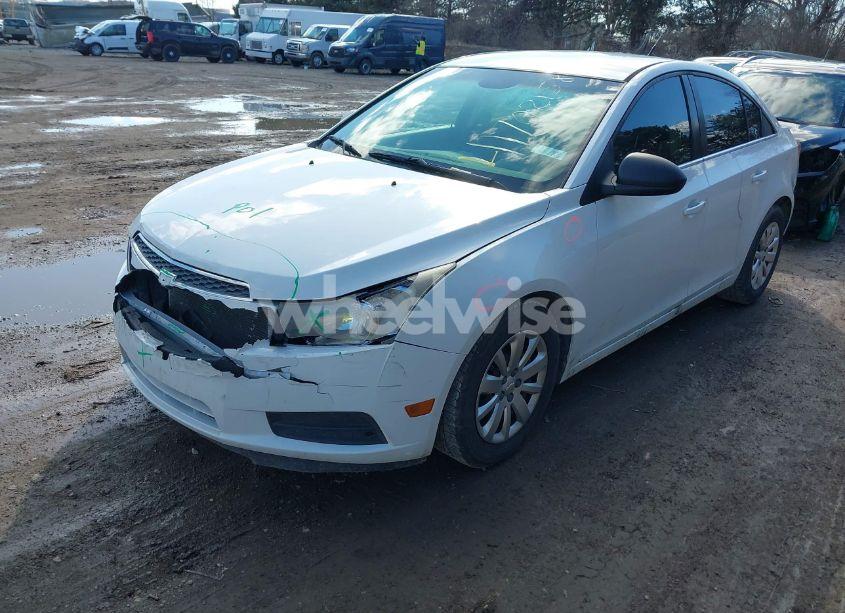 Photo 2 of 2011 Chevrolet Cruze LS (VIN 1G1PC5SHXB7108487)
