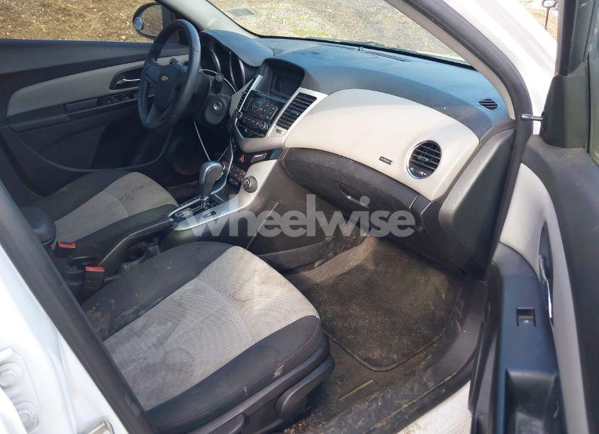 Photo 5 of 2011 Chevrolet Cruze LS (VIN 1G1PC5SHXB7108487)