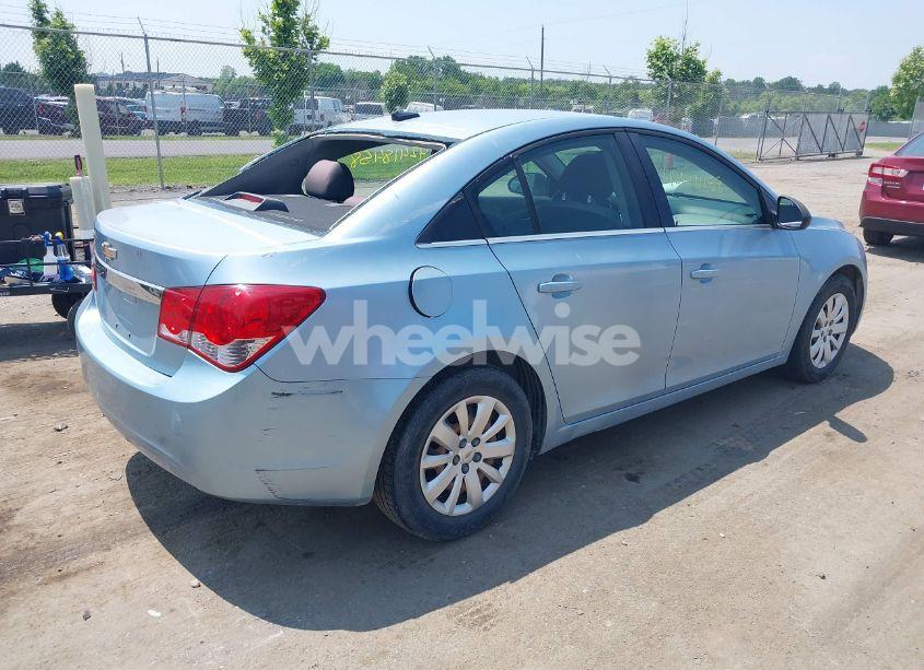 Photo 4 of 2011 Chevrolet Cruze LS (VIN 1G1PD5SHXB7195966)