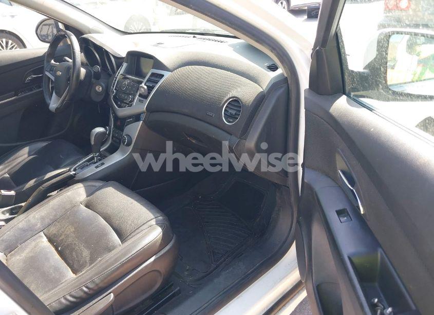 Photo 5 of 2013 Chevrolet Cruze 2LT AUTO (VIN 1G1PE5SB0D7110645)
