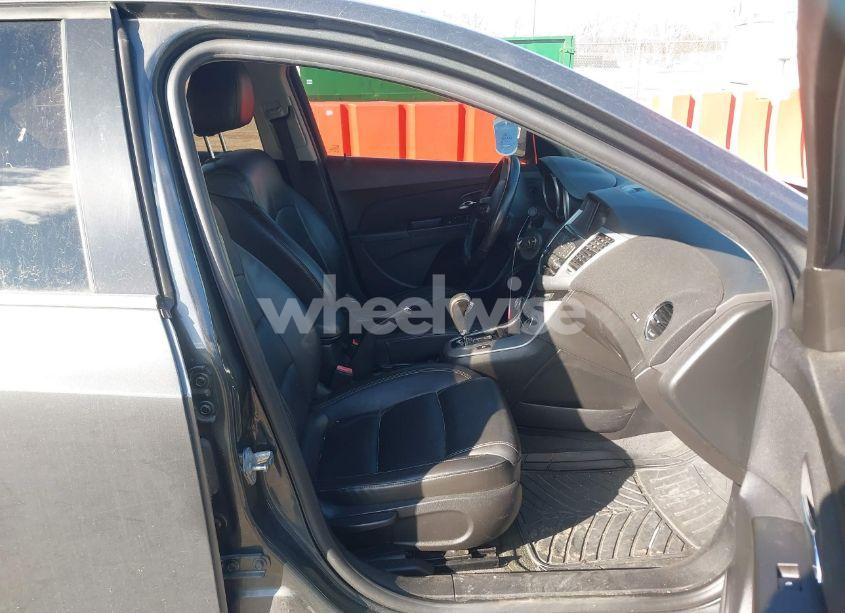 Photo 5 of 2013 Chevrolet Cruze 2LT AUTO (VIN 1G1PE5SB0D7117174)