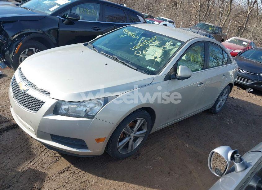 Photo 2 of 2013 Chevrolet Cruze 2LT AUTO (VIN 1G1PE5SB0D7186219)