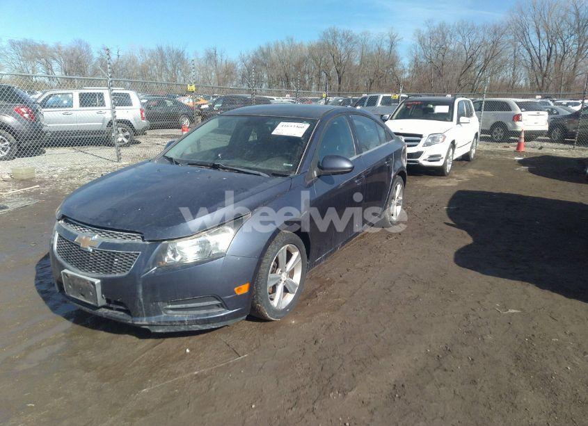 Photo 2 of 2013 Chevrolet Cruze 2LT AUTO (VIN 1G1PE5SB0D7319707)