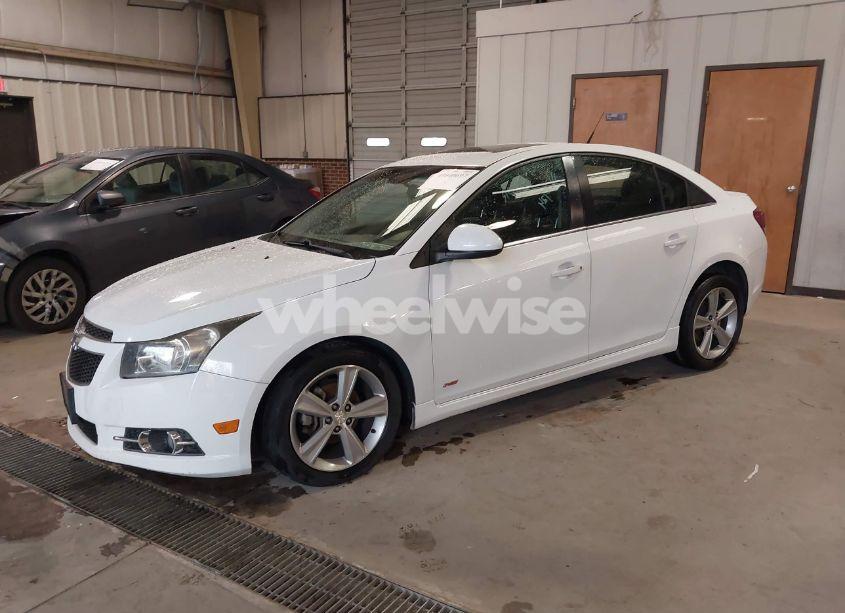 Photo 2 of 2014 Chevrolet Cruze 2LT AUTO (VIN 1G1PE5SB0E7110047)