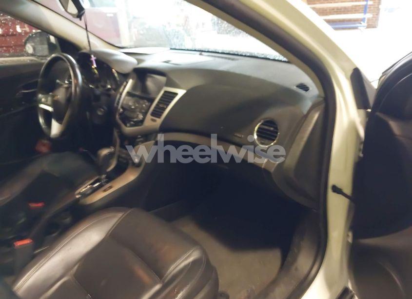 Photo 5 of 2014 Chevrolet Cruze 2LT AUTO (VIN 1G1PE5SB0E7110047)