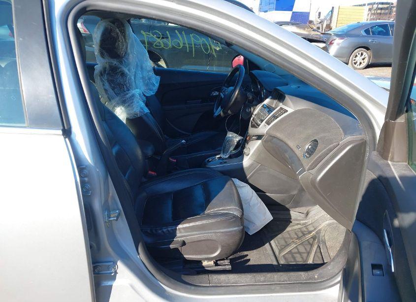 Photo 5 of 2014 Chevrolet Cruze 2LT AUTO (VIN 1G1PE5SB0E7388334)
