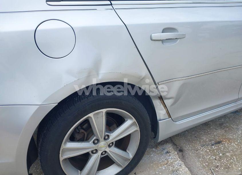 Photo 6 of 2015 Chevrolet Cruze 2LT AUTO (VIN 1G1PE5SB0F7101947)