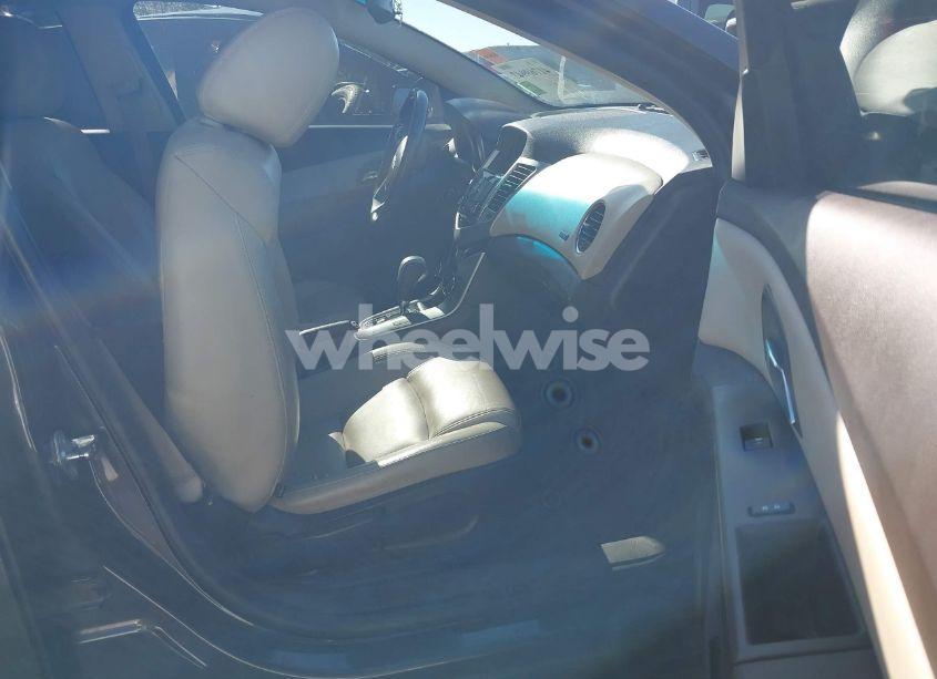 Photo 5 of 2015 Chevrolet Cruze 2LT AUTO (VIN 1G1PE5SB0F7299297)