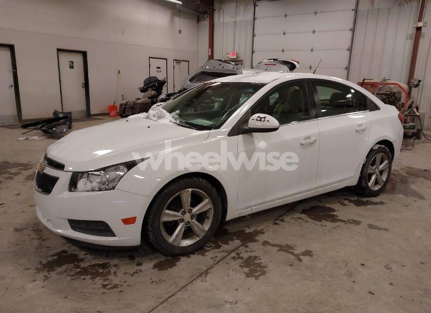 Photo 2 of 2013 Chevrolet Cruze 2LT AUTO (VIN 1G1PE5SB1D7104367)
