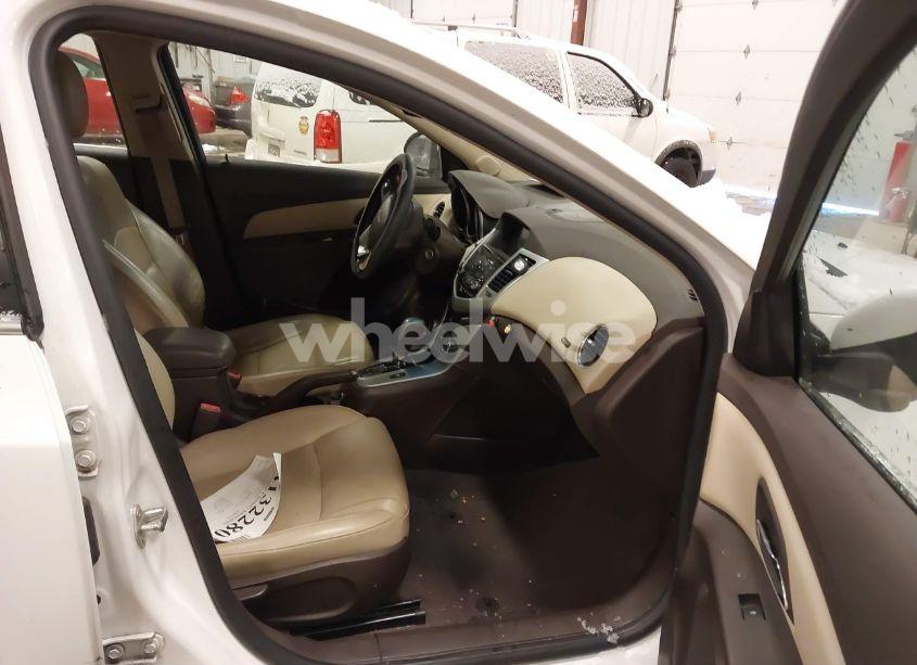 Photo 5 of 2013 Chevrolet Cruze 2LT AUTO (VIN 1G1PE5SB1D7104367)