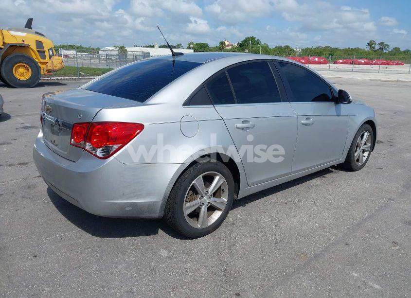 Photo 4 of 2013 Chevrolet Cruze 2LT AUTO (VIN 1G1PE5SB1D7141225)