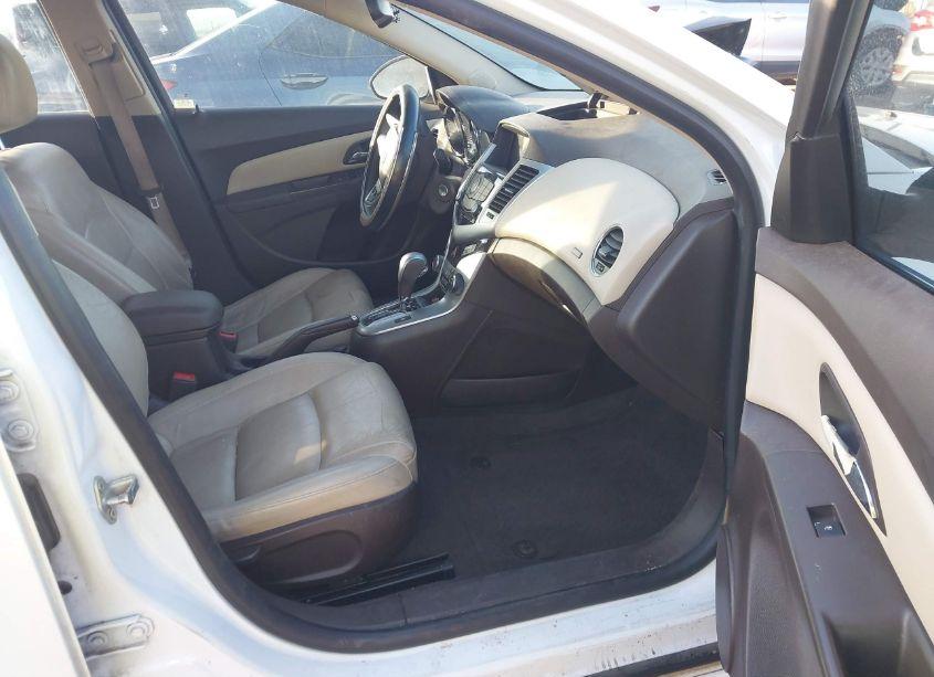 Photo 5 of 2014 Chevrolet Cruze 2LT AUTO (VIN 1G1PE5SB1E7107562)