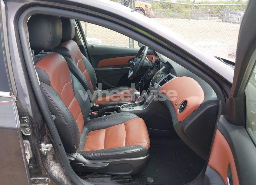 Photo 5 of 2014 Chevrolet Cruze 2LT AUTO (VIN 1G1PE5SB1E7277145)