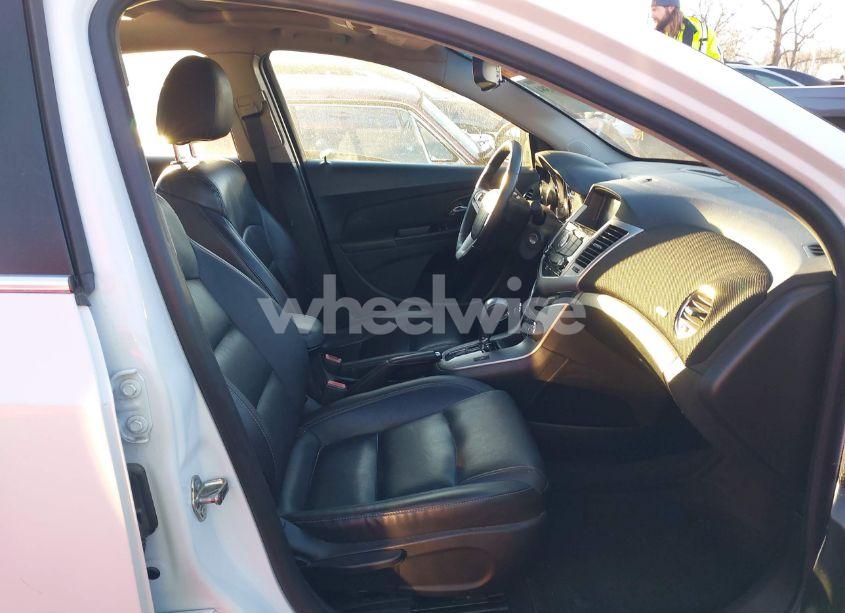 Photo 5 of 2014 Chevrolet Cruze 2LT AUTO (VIN 1G1PE5SB1E7279395)