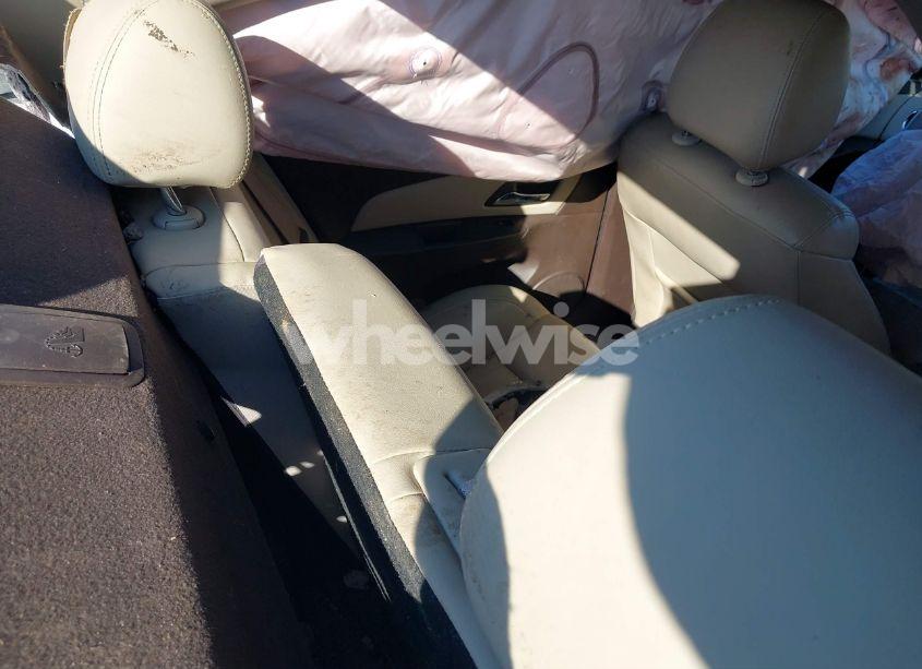 Photo 8 of 2014 Chevrolet Cruze 2LT AUTO (VIN 1G1PE5SB1E7381019)