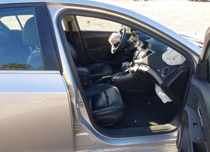 Photo 5 of 2015 Chevrolet Cruze 2LT AUTO (VIN 1G1PE5SB1F7111435)