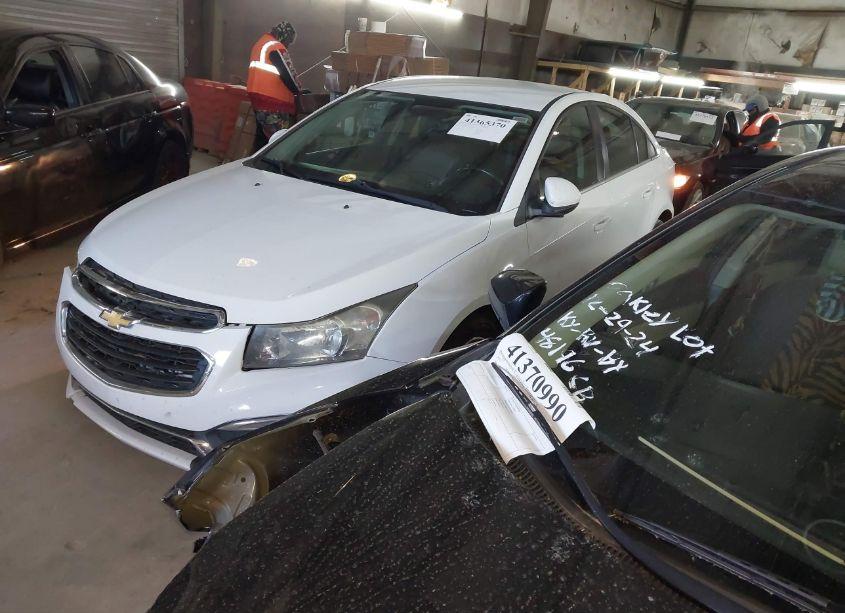 Photo 2 of 2015 Chevrolet Cruze 2LT AUTO (VIN 1G1PE5SB1F7118417)