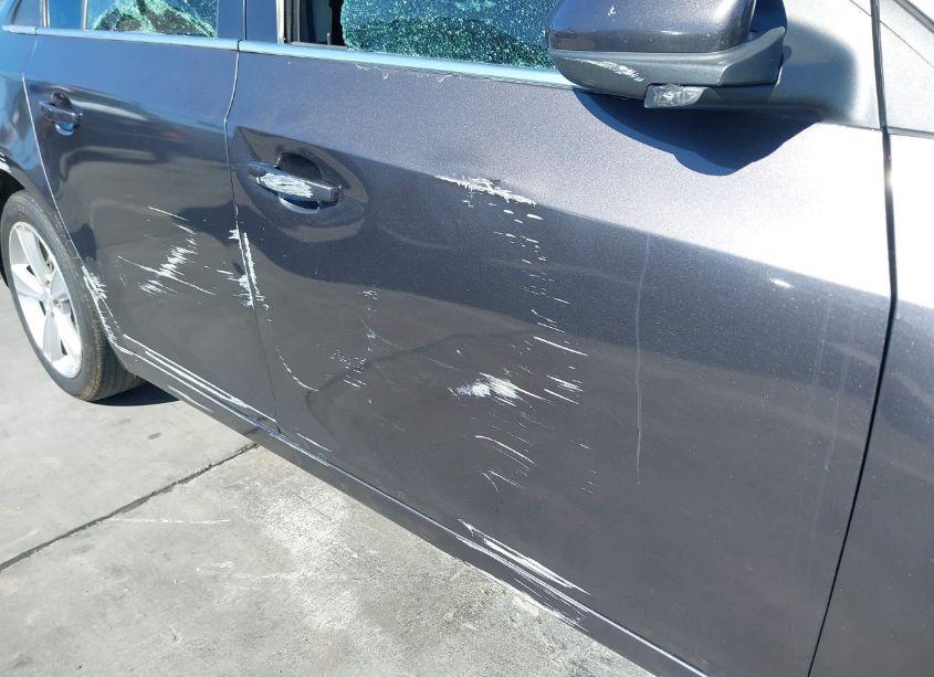 Photo 6 of 2015 Chevrolet Cruze 2LT AUTO (VIN 1G1PE5SB1F7158691)