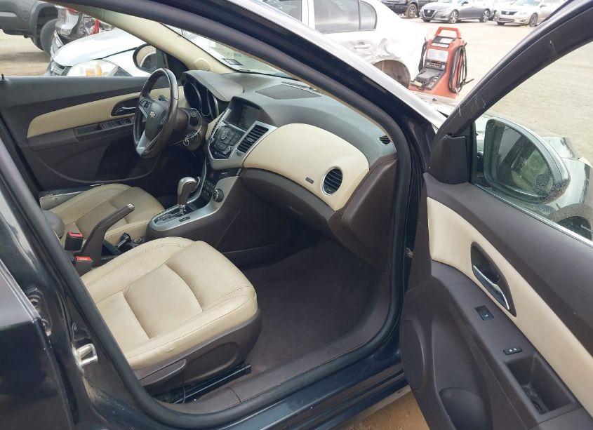 Photo 5 of 2015 Chevrolet Cruze 2LT AUTO (VIN 1G1PE5SB1F7169657)