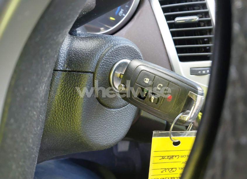 Photo 11 of 2015 Chevrolet Cruze 2LT AUTO (VIN 1G1PE5SB1F7246107)