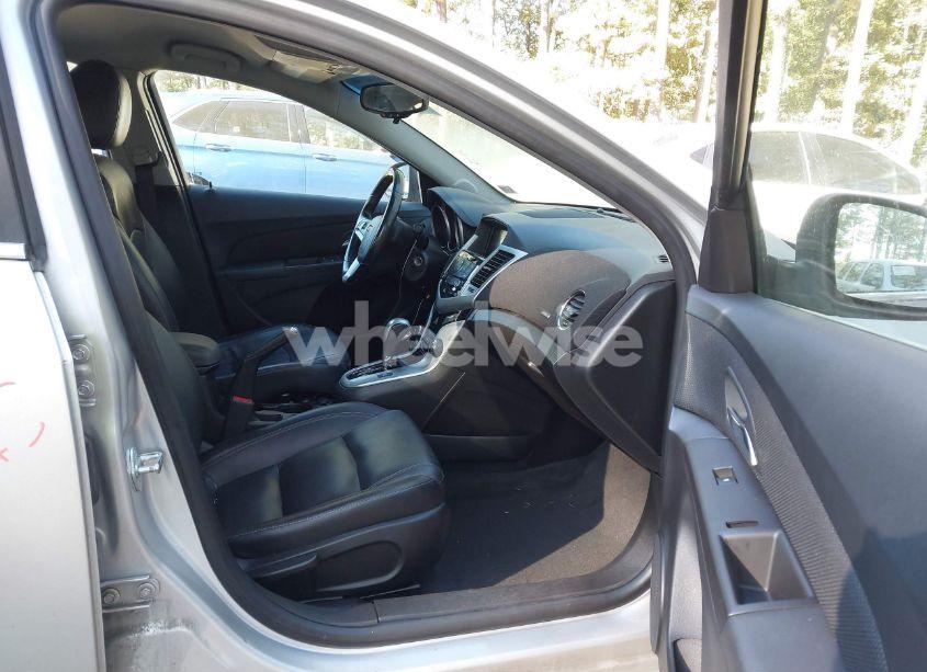 Photo 5 of 2015 Chevrolet Cruze 2LT AUTO (VIN 1G1PE5SB1F7265059)