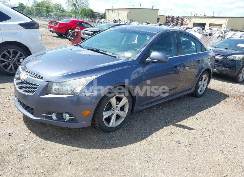 Photo 2 of 2013 Chevrolet Cruze 2LT AUTO (VIN 1G1PE5SB2D7201867)