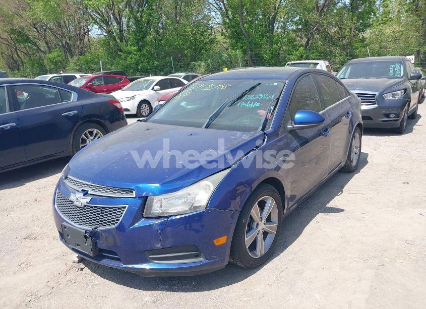 Photo 2 of 2013 Chevrolet Cruze 2LT AUTO (VIN 1G1PE5SB2D7285558)