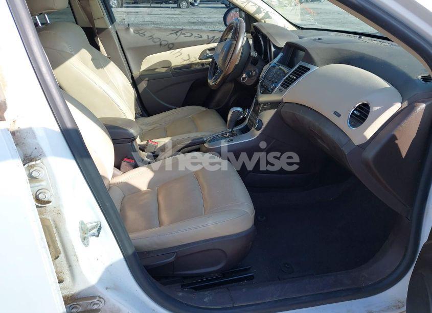 Photo 5 of 2014 Chevrolet Cruze 2LT AUTO (VIN 1G1PE5SB2E7113628)