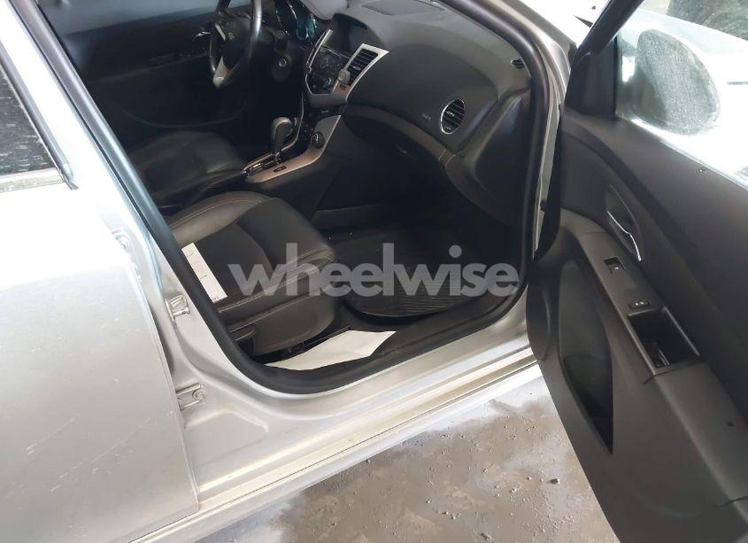 Photo 5 of 2015 Chevrolet Cruze 2LT AUTO (VIN 1G1PE5SB2F7105207)