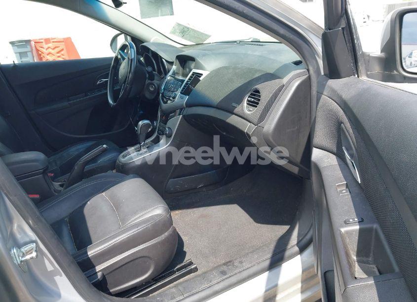 Photo 5 of 2015 Chevrolet Cruze 2LT AUTO (VIN 1G1PE5SB2F7253051)