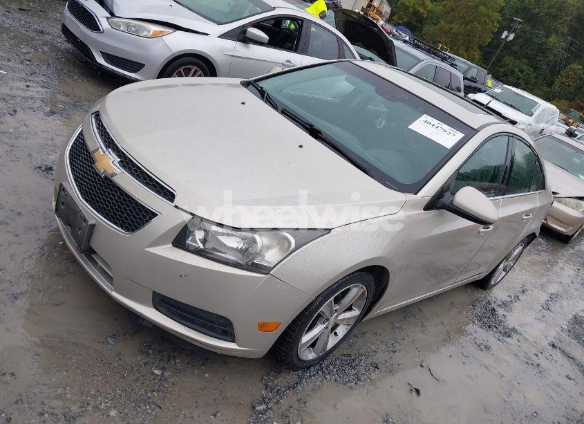 Photo 2 of 2013 Chevrolet Cruze 2LT AUTO (VIN 1G1PE5SB3D7143204)