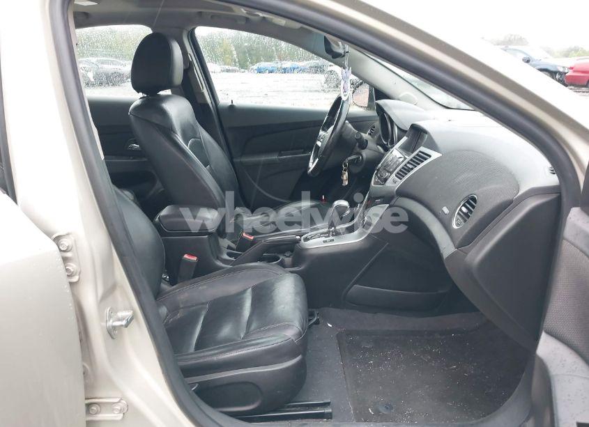 Photo 5 of 2013 Chevrolet Cruze 2LT AUTO (VIN 1G1PE5SB3D7143204)