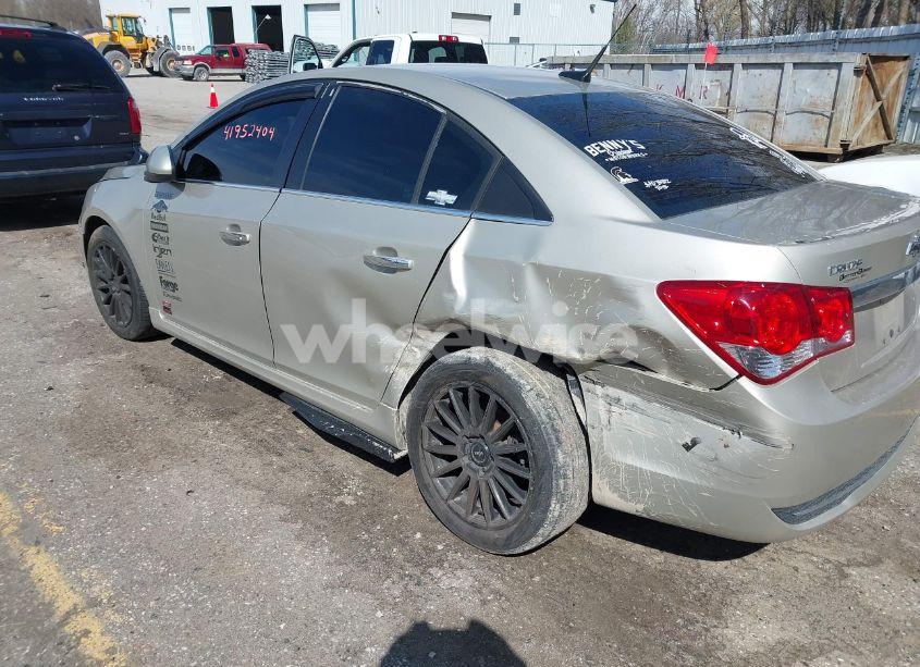 Photo 3 of 2013 Chevrolet Cruze 2LT AUTO (VIN 1G1PE5SB3D7196680)