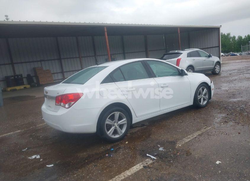 Photo 4 of 2015 Chevrolet Cruze 2LT AUTO (VIN 1G1PE5SB3F7242401)