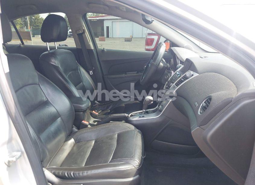 Photo 5 of 2013 Chevrolet Cruze 2LT AUTO (VIN 1G1PE5SB4D7159105)