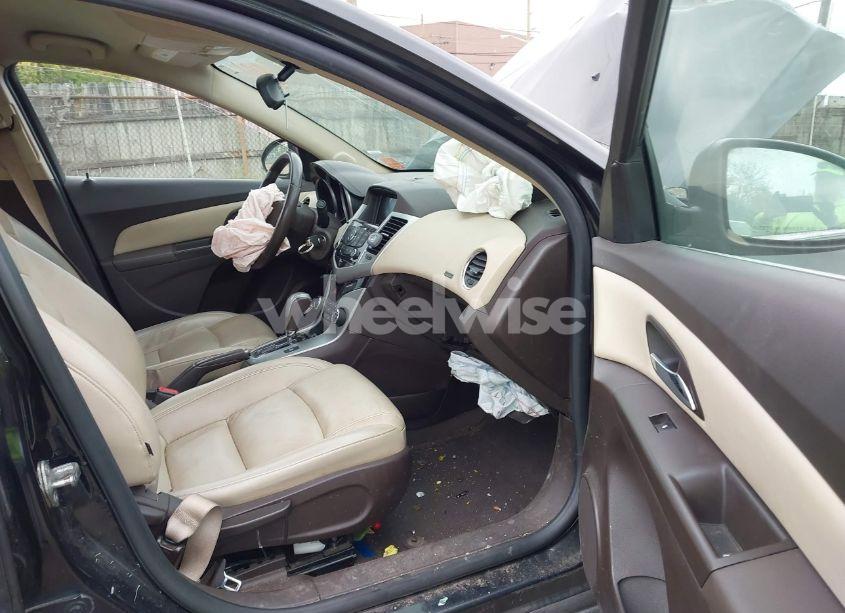 Photo 5 of 2014 Chevrolet Cruze 2LT AUTO (VIN 1G1PE5SB4E7321011)