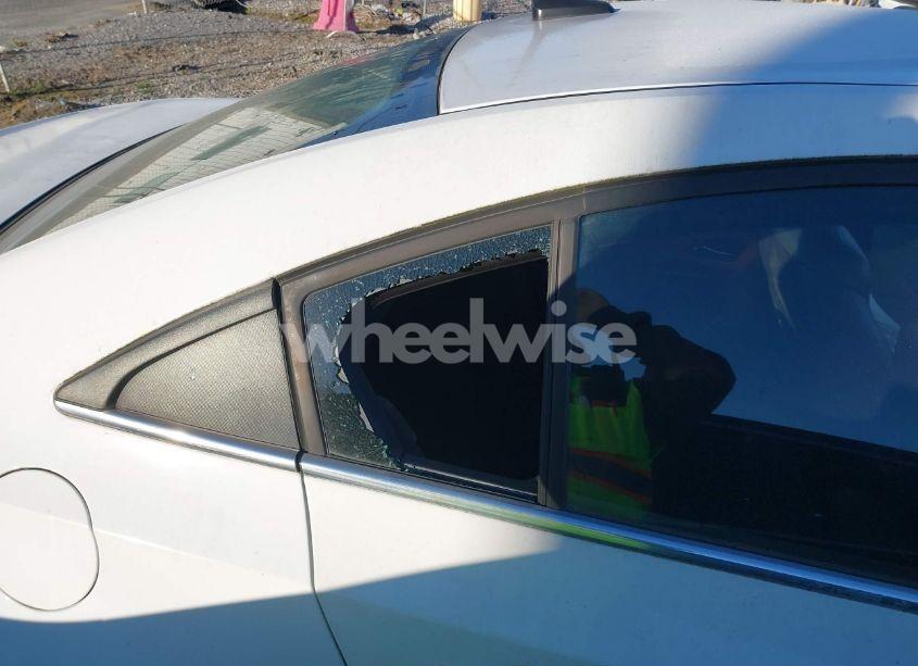 Photo 6 of 2014 Chevrolet Cruze 2LT AUTO (VIN 1G1PE5SB4E7396887)