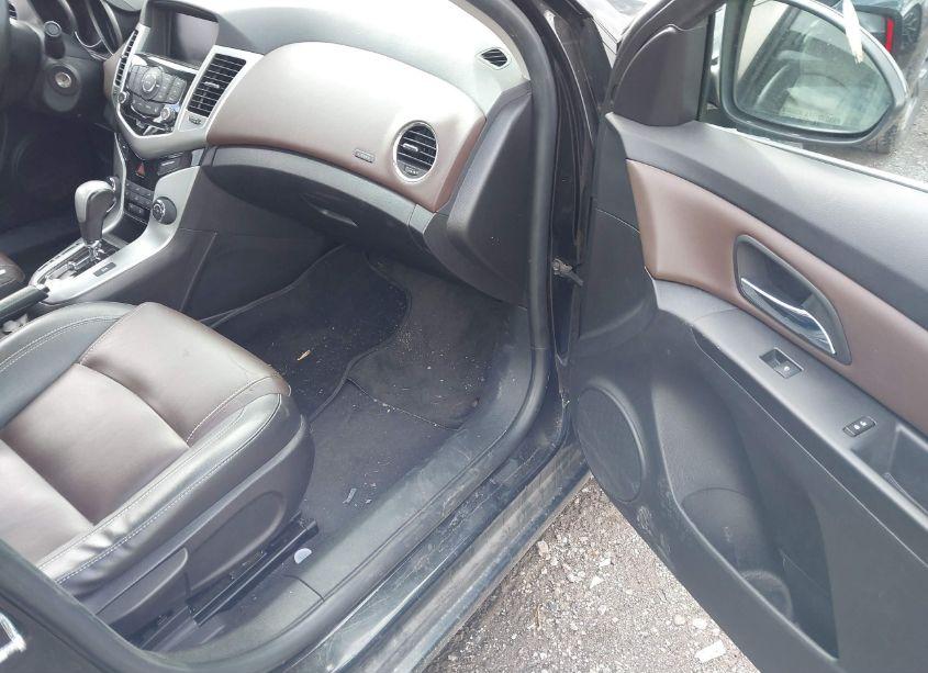 Photo 5 of 2015 Chevrolet Cruze 2LT AUTO (VIN 1G1PE5SB5F7233635)