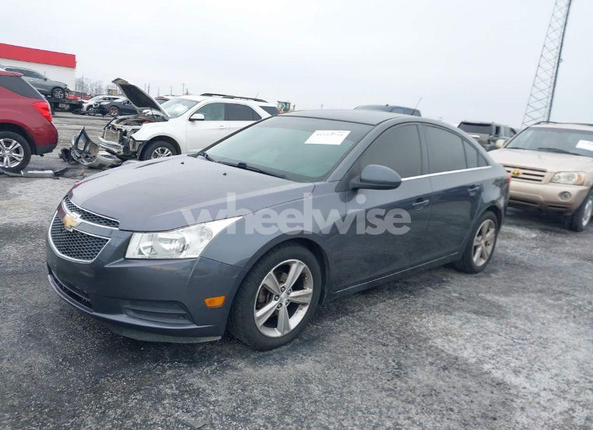 Photo 2 of 2013 Chevrolet Cruze 2LT AUTO (VIN 1G1PE5SB6D7145061)
