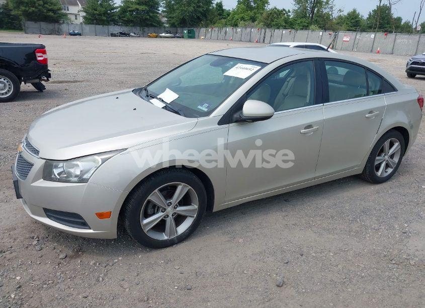 Photo 2 of 2013 Chevrolet Cruze 2LT AUTO (VIN 1G1PE5SB6D7200107)