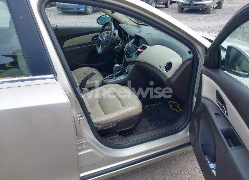 Photo 5 of 2013 Chevrolet Cruze 2LT AUTO (VIN 1G1PE5SB6D7200107)